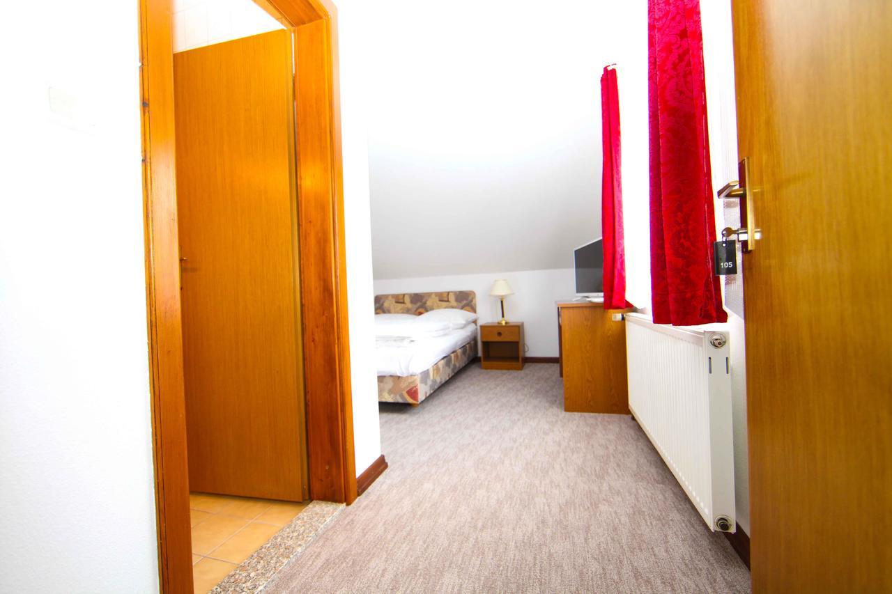 Hard Rock Rooms For Two Ливно Экстерьер фото