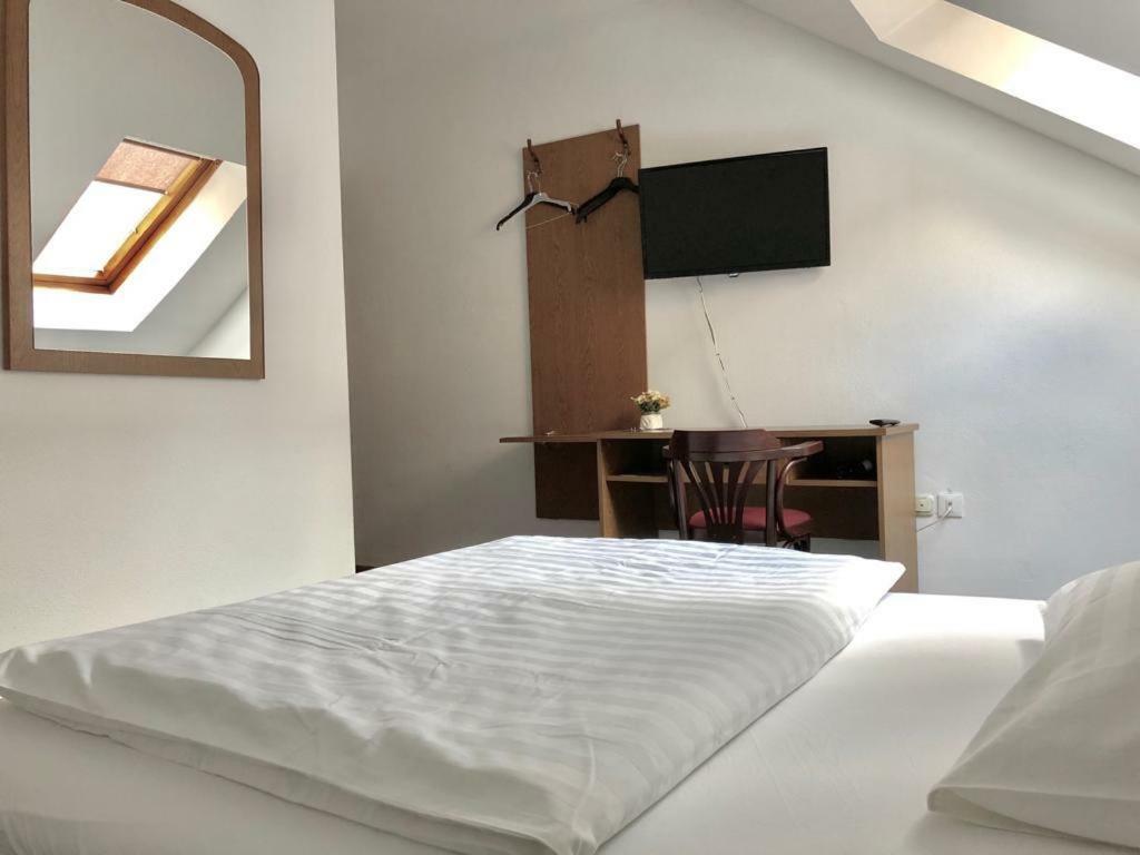 Hard Rock Rooms For Two Ливно Экстерьер фото